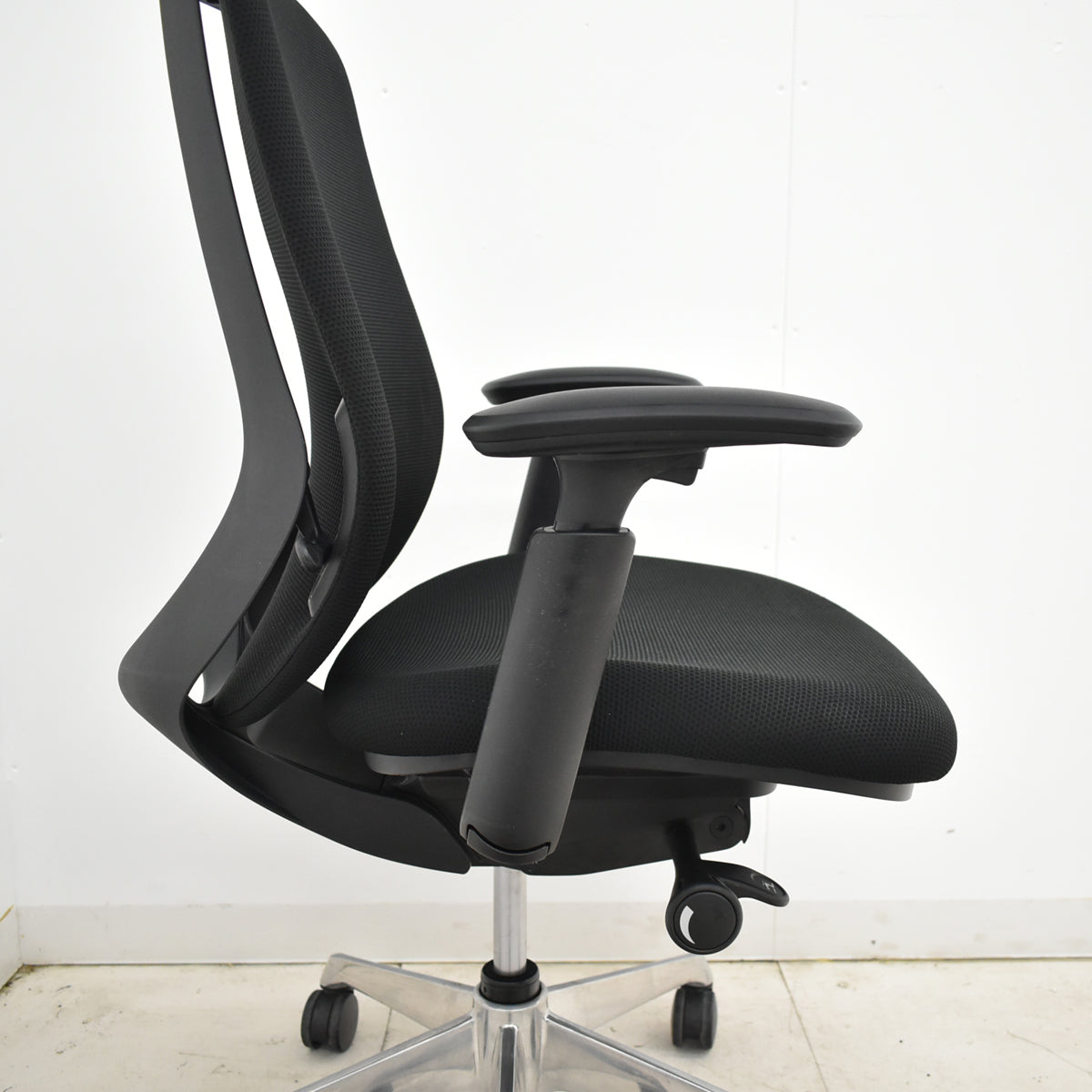 【中古】オカムラ　シルフィー　ハイバック　可動肘　バックカーブアジャスト　前傾機能　ポリッシュ　2025102901【中古オフィス家具】