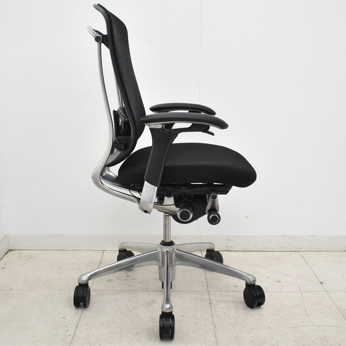 【中古】オカムラ　コンテッサ　可動肘（肘パッド新品）ランバーサポート　ポリッシュ　2025102902【中古オフィス家具】