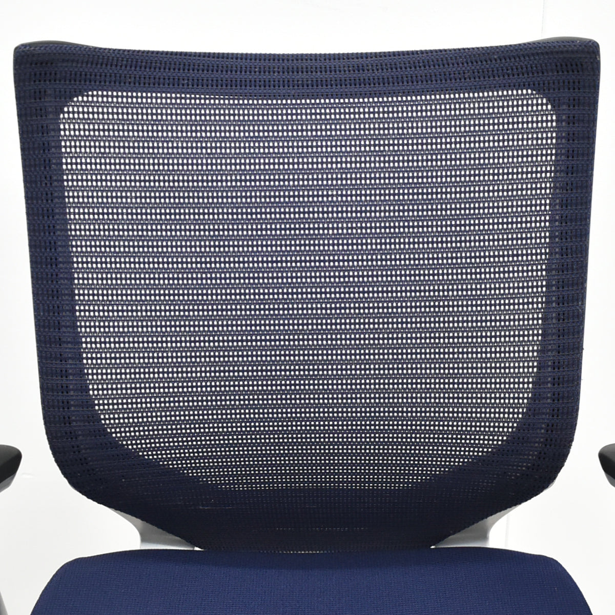 【中古】オカムラ　バロン　ローバック　固定肘　シルバー脚　2025102903 【中古オフィス家具】