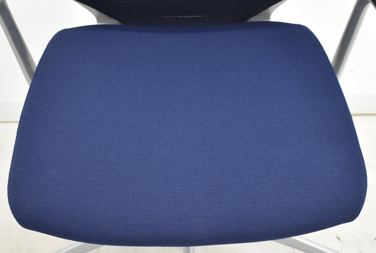 【中古】オカムラ　バロン　ローバック　固定肘　シルバー脚　2025102903 【中古オフィス家具】