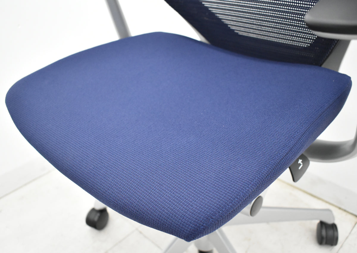 【中古】オカムラ　バロン　ローバック　固定肘　シルバー脚　2025102903 【中古オフィス家具】