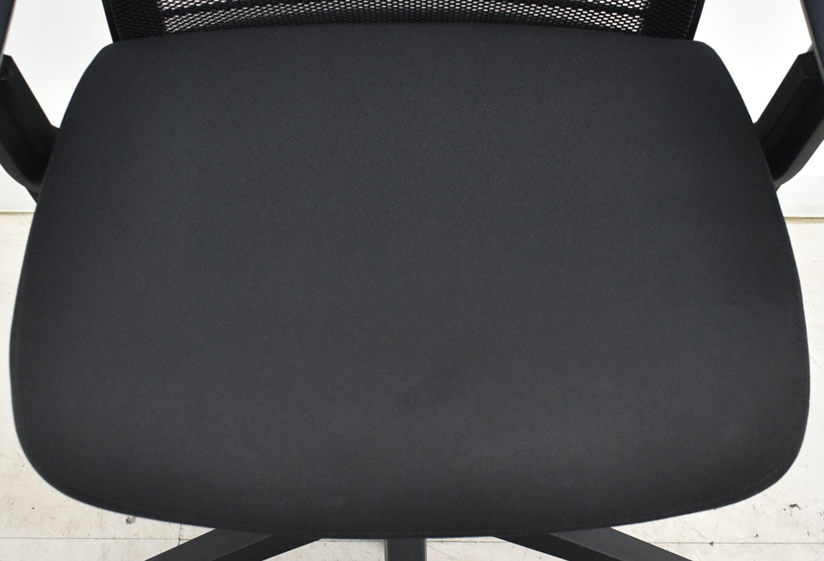 【中古】スチールケース　シンク２　可動肘　ランバーサポート　2025102904【中古オフィス家具】