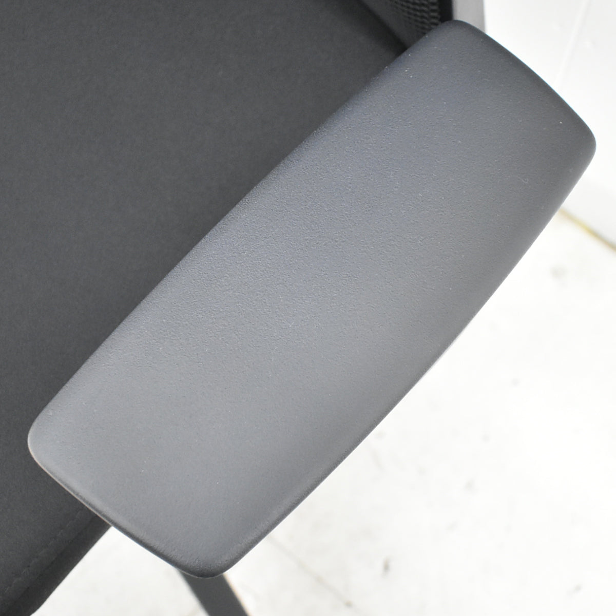 【中古】スチールケース　シンク２　可動肘　ランバーサポート　2025102904【中古オフィス家具】