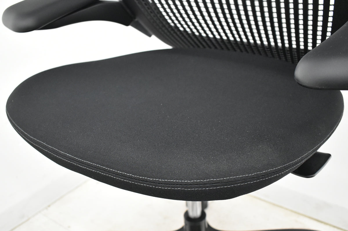 【中古】Knoll　ジェネレーション　可動肘（ハイパフォーマンス肘）ブラック脚　2025102905【中古オフィス家具】