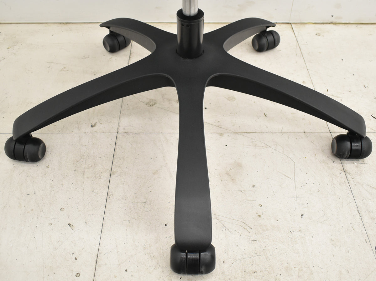 【中古】Knoll　ジェネレーション　可動肘（ハイパフォーマンス肘）ブラック脚　2025102905【中古オフィス家具】