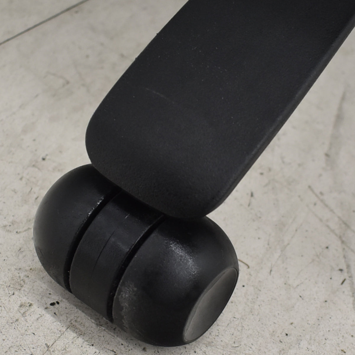 【中古】Knoll　ジェネレーション　可動肘（ハイパフォーマンス肘）ブラック脚　2025102905【中古オフィス家具】