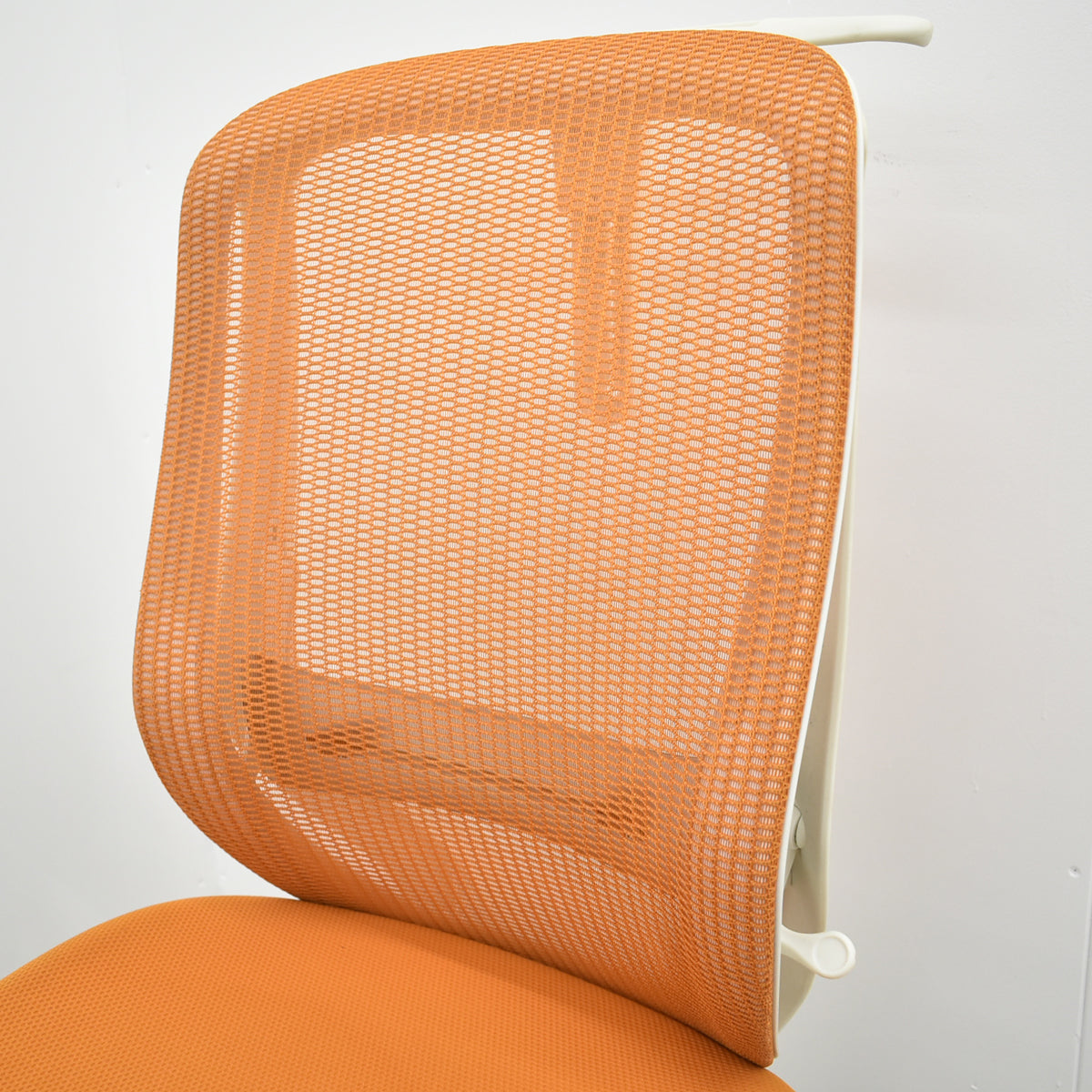 【中古】オカムラ　シルフィー　ハイバック　肘なし　バックカーブアジャスト　前傾機能　ランバーサポート　ポリッシュ　2025103101【中古オフィス家具】