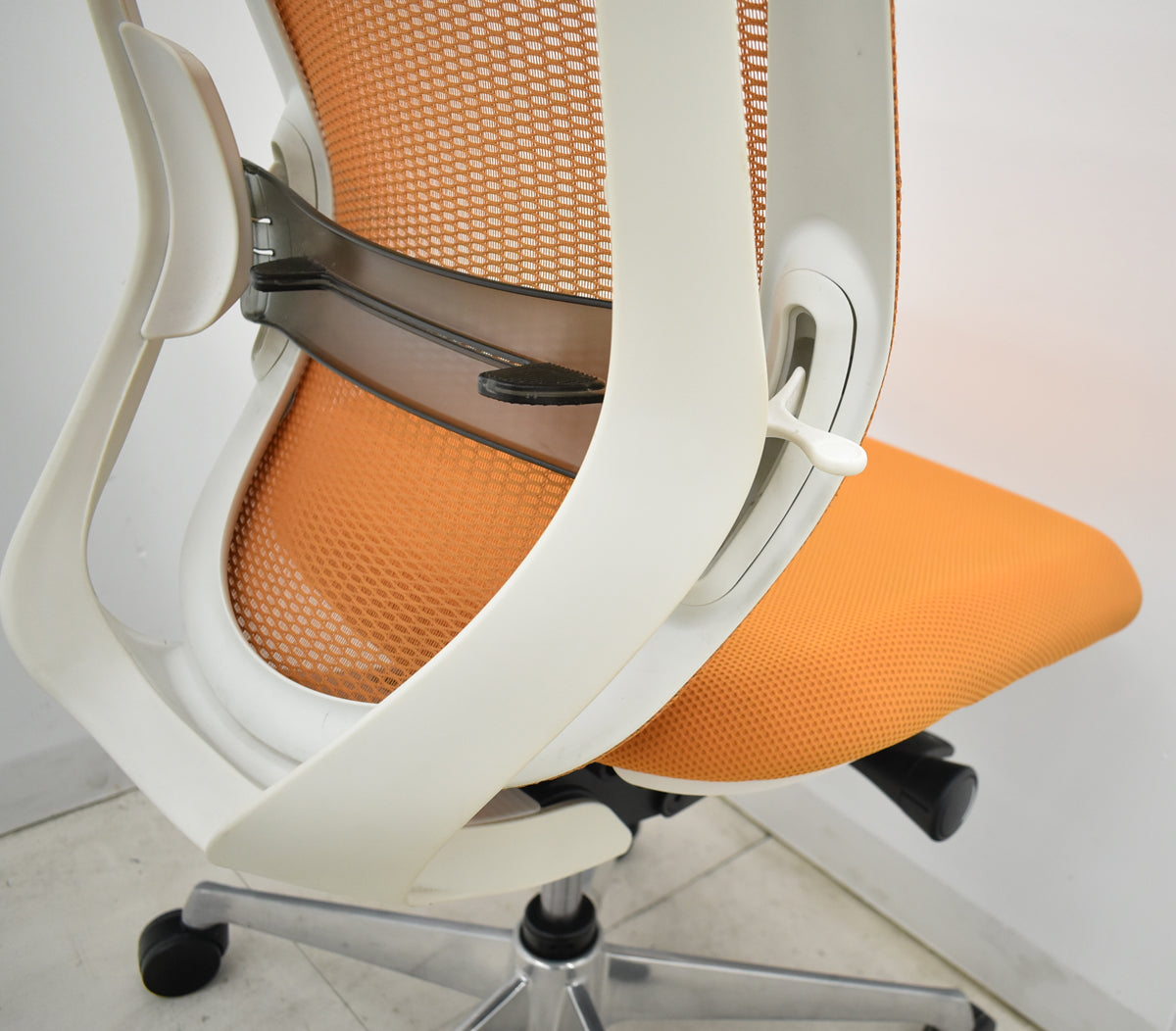 【中古】オカムラ　シルフィー　ハイバック　肘なし　バックカーブアジャスト　前傾機能　ランバーサポート　ポリッシュ　2025110401【中古オフィス家具】