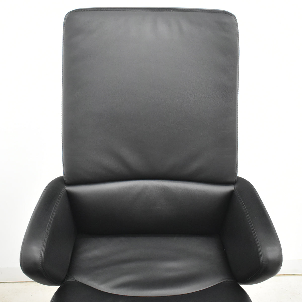 【中古】オカムラ　セフィーロ　エグゼクティブチェア　総革張り　固定肘　ポリッシュ　2025110402【中古オフィス家具】