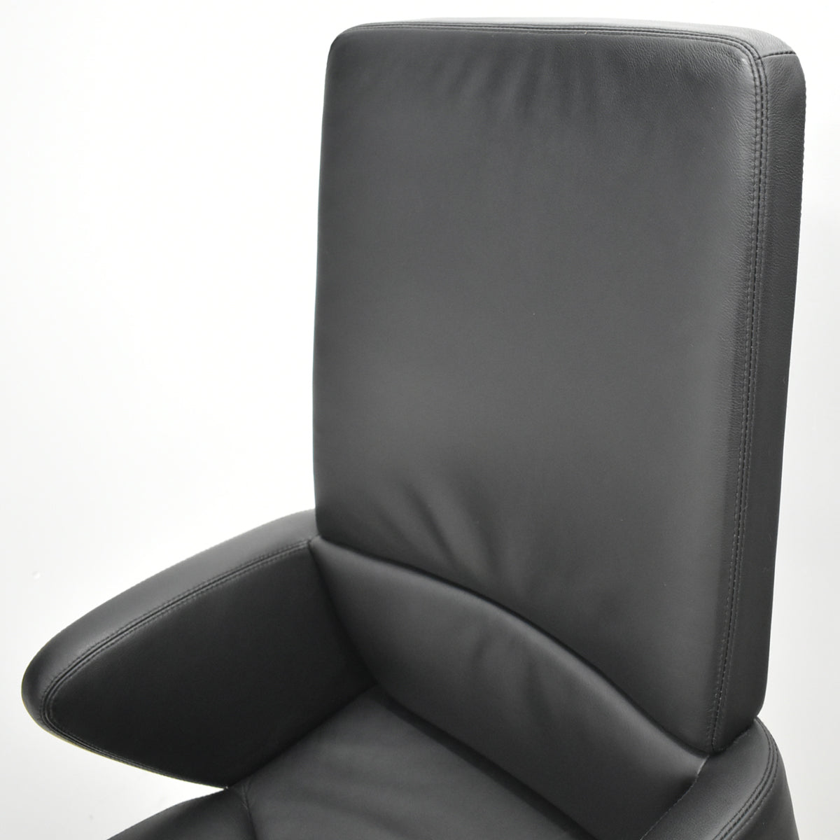 【中古】オカムラ　セフィーロ　エグゼクティブチェア　総革張り　固定肘　ポリッシュ　2025110402【中古オフィス家具】