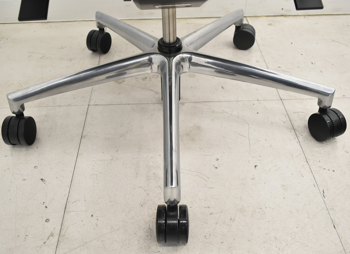 【中古】オカムラ　セフィーロ　エグゼクティブチェア　総革張り　固定肘　ポリッシュ　2025110402【中古オフィス家具】