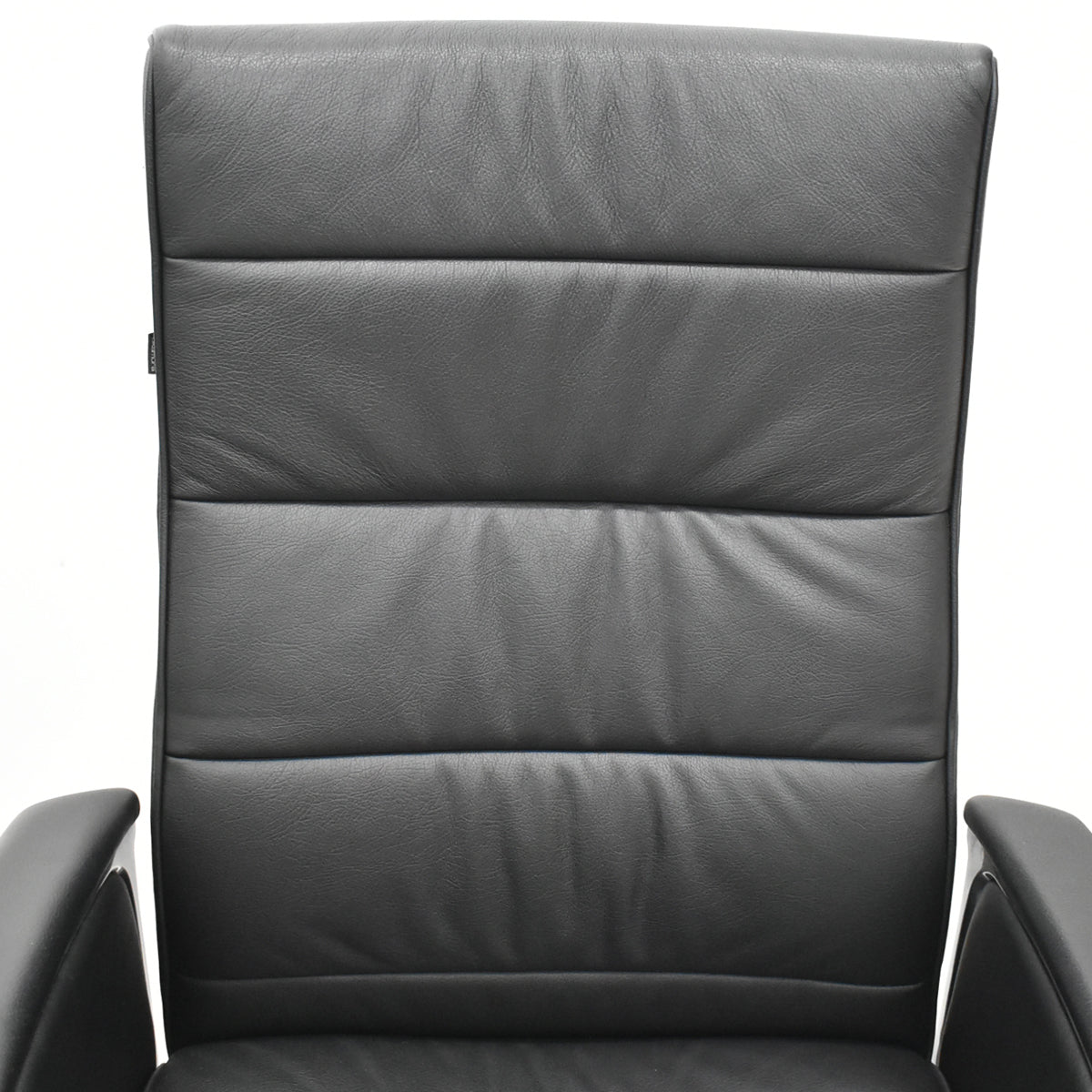 【中古】オカムラ　CEシリーズ　ハイバック　エグゼクティブチェア 固定肘（肘サイドパネル付）総革張り　ポリッシュ　2025110403【中古オフィス家具】