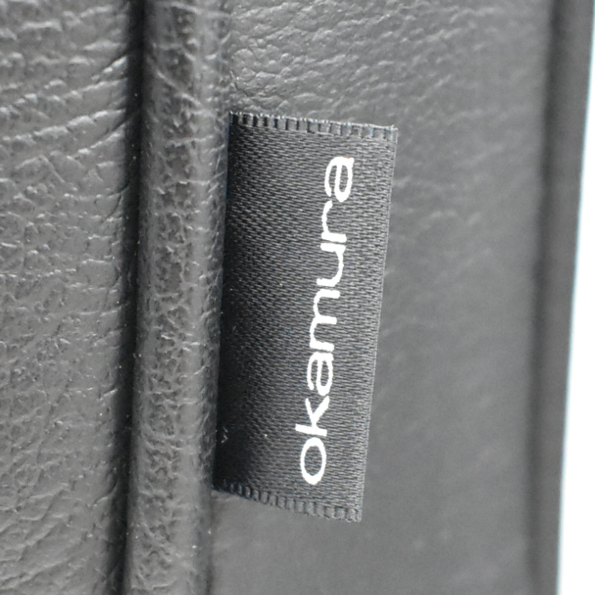 【中古】オカムラ　CEシリーズ　ハイバック　エグゼクティブチェア 固定肘（肘サイドパネル付）総革張り　ポリッシュ　2025110403【中古オフィス家具】