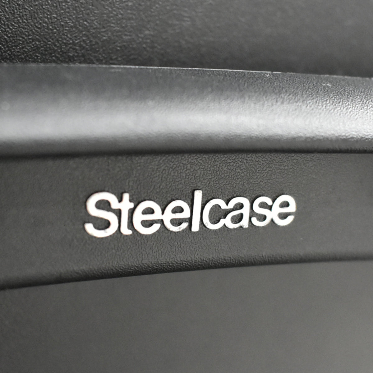【中古】スチールケース　リープＶ２　可動肘　ランバーサポート　2025110405【中古オフィス家具】
