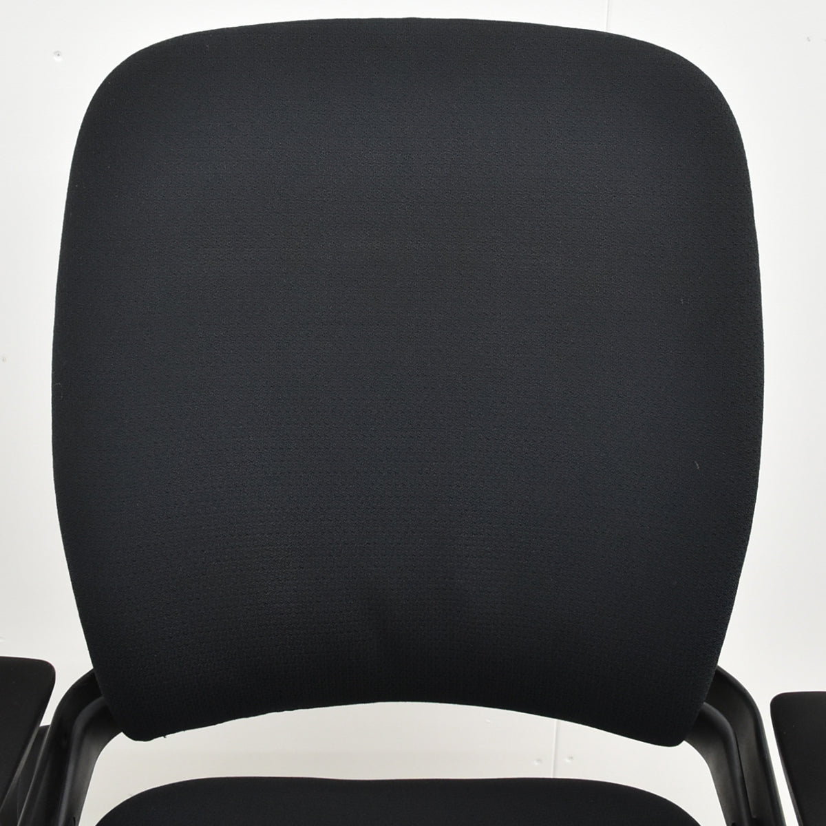 【中古】スチールケース　リープＶ２　可動肘　ランバーサポート　2025110405【中古オフィス家具】