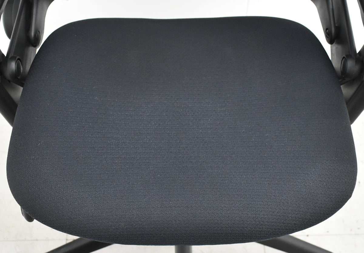 【中古】スチールケース　リープＶ２　可動肘　ランバーサポート　2025110405【中古オフィス家具】