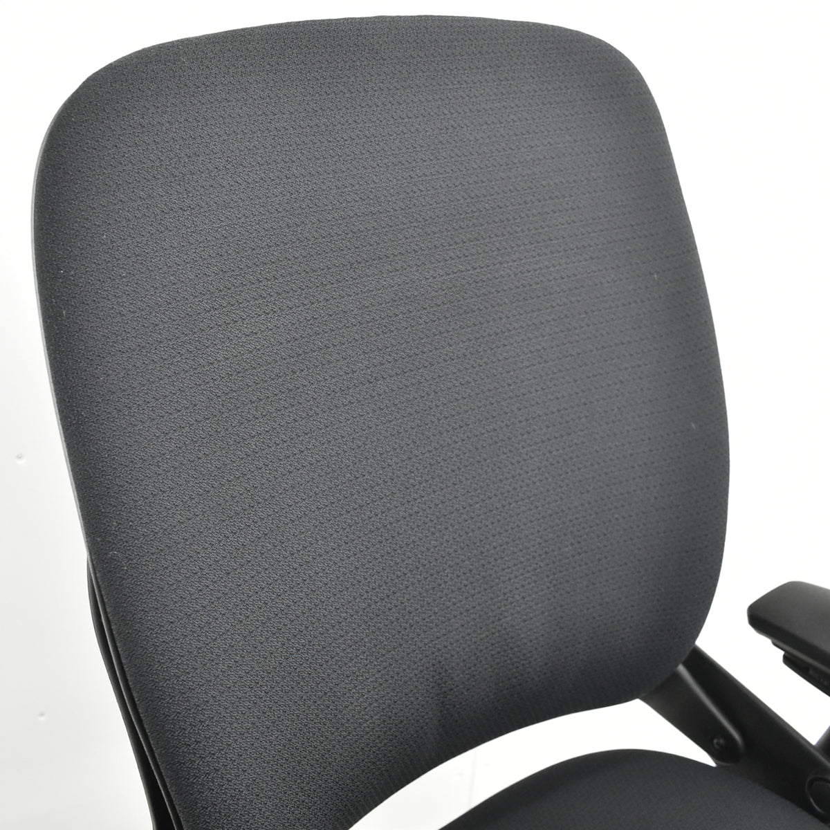 【中古】スチールケース　リープＶ２　可動肘　ランバーサポート　2025110405【中古オフィス家具】