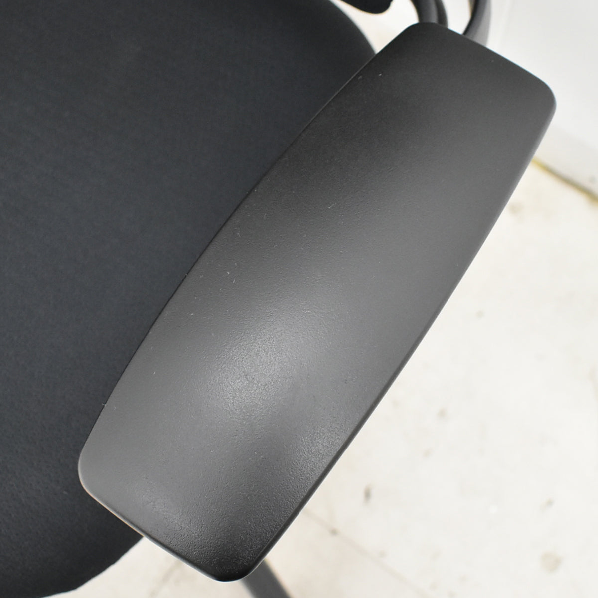 【中古】スチールケース　リープＶ２　可動肘　ランバーサポート　2025110405【中古オフィス家具】