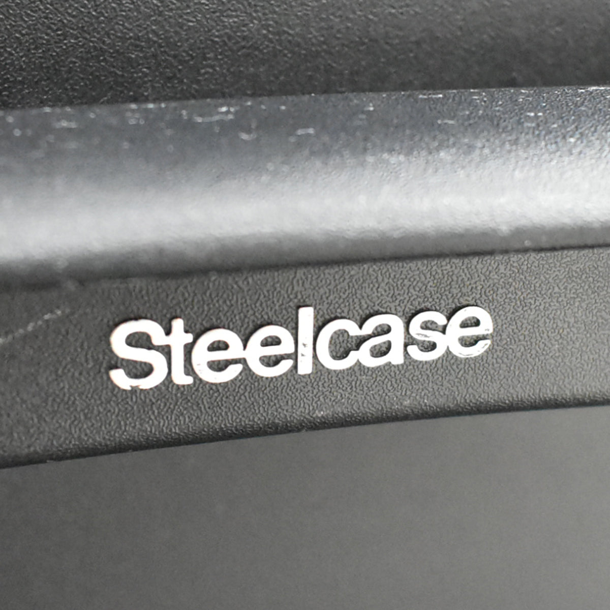 【中古】スチールケース　リープＶ２　可動肘　ランバーサポート　2025110406【中古オフィス家具】