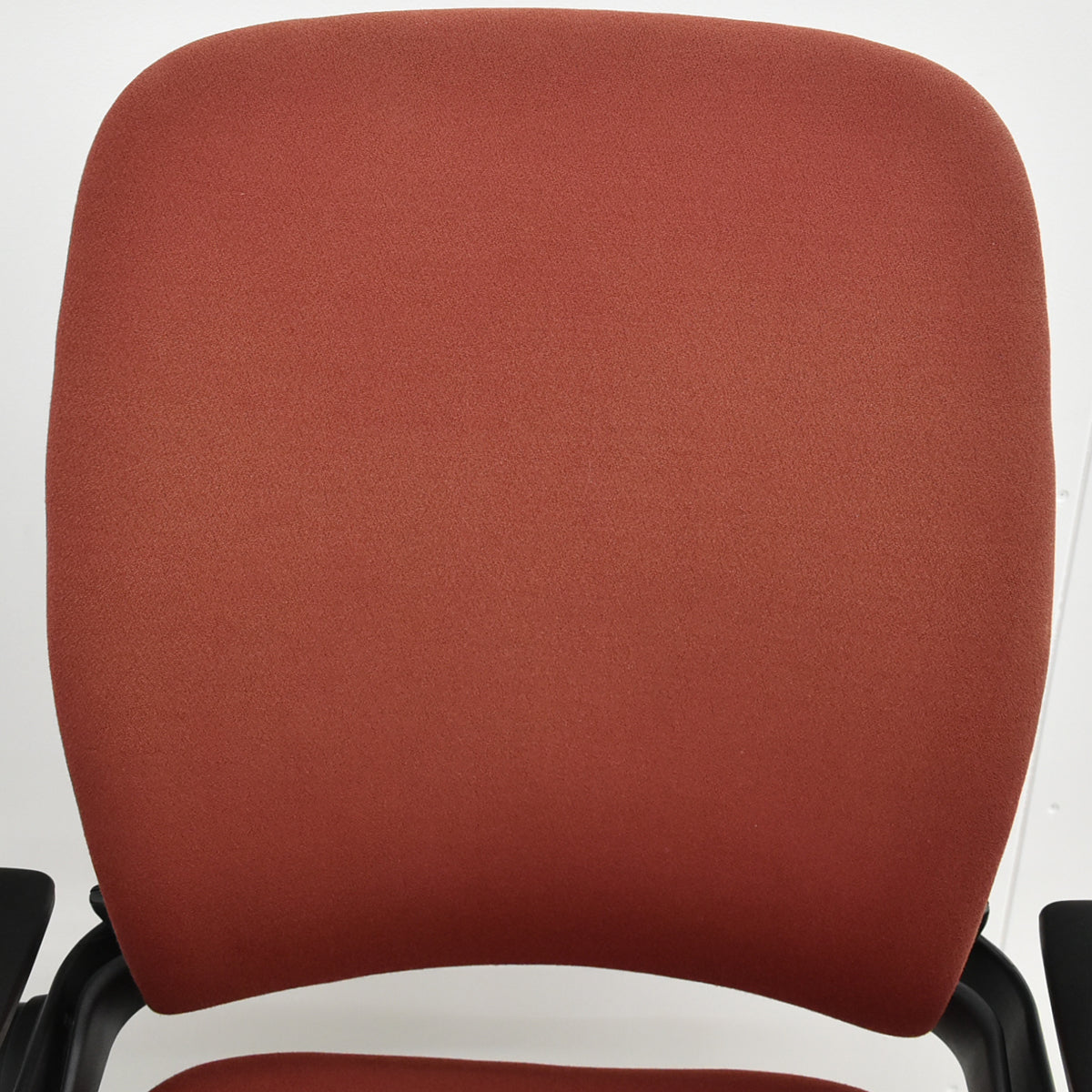 【中古】スチールケース　リープＶ２　可動肘　ランバーサポート　2025110406【中古オフィス家具】