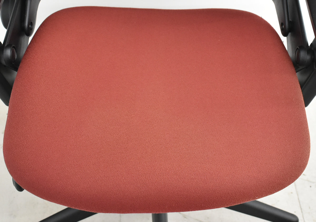 【中古】スチールケース　リープＶ２　可動肘　ランバーサポート　2025110406【中古オフィス家具】