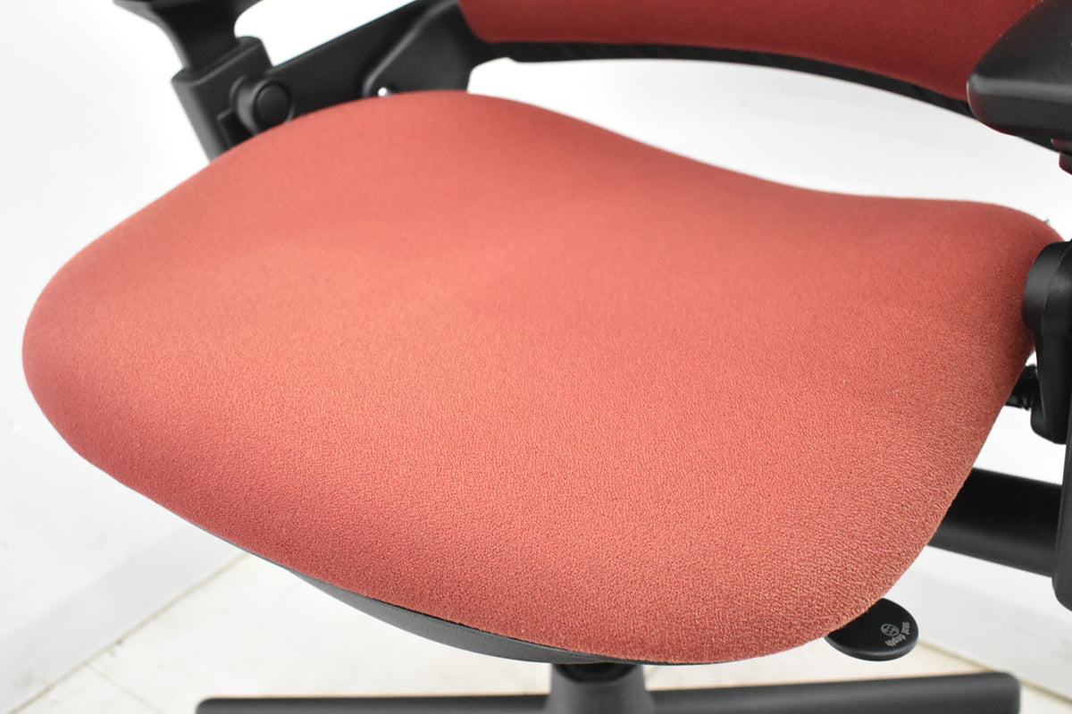 【中古】スチールケース　リープＶ２　可動肘　ランバーサポート　2025110406【中古オフィス家具】