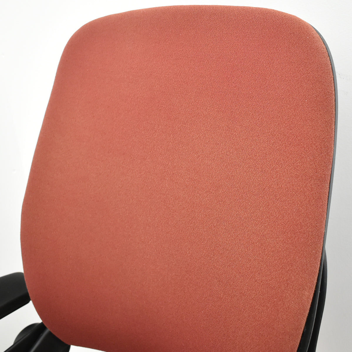 【中古】スチールケース　リープＶ２　可動肘　ランバーサポート　2025110406【中古オフィス家具】