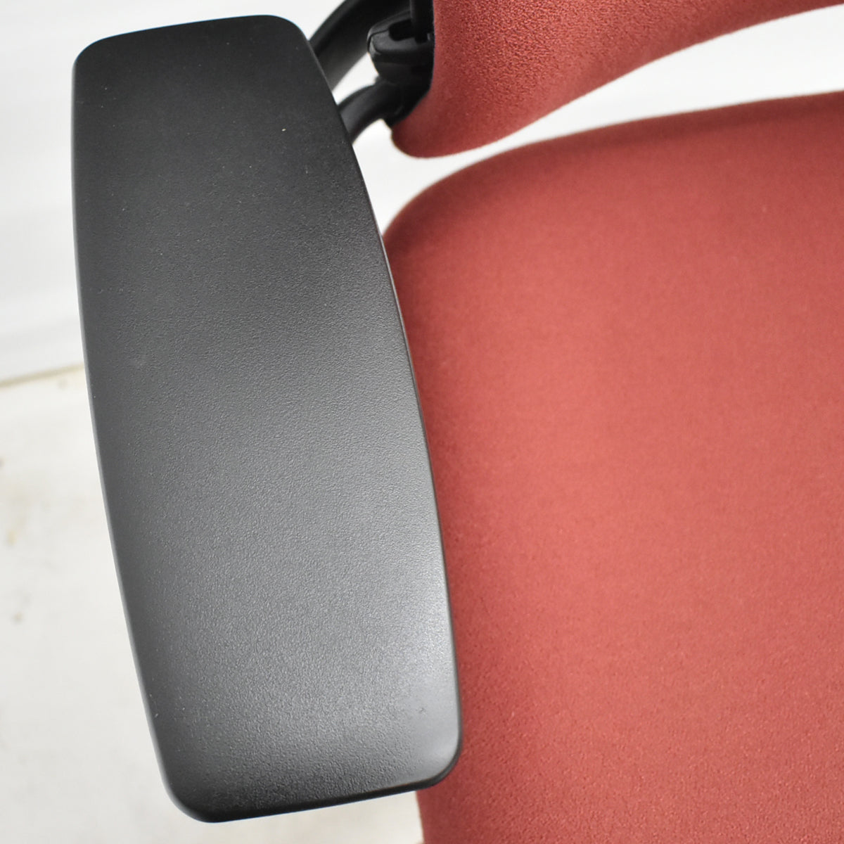 【中古】スチールケース　リープＶ２　可動肘　ランバーサポート　2025110406【中古オフィス家具】