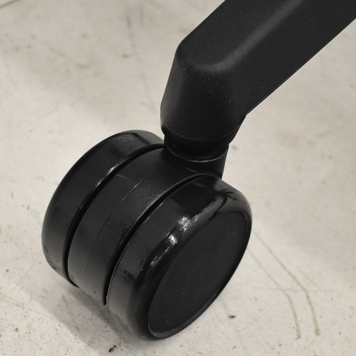 【中古】FURSYS　ファシス　T500　ハイバック　可動肘　2025110407【中古オフィス家具】