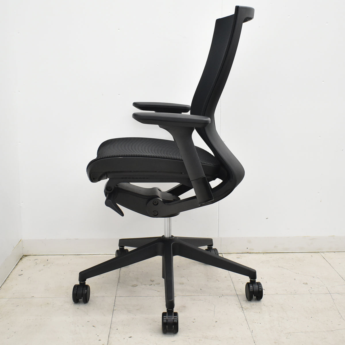 【中古】FURSYS　ファシス　T500　ハイバック　可動肘　2025110407【中古オフィス家具】