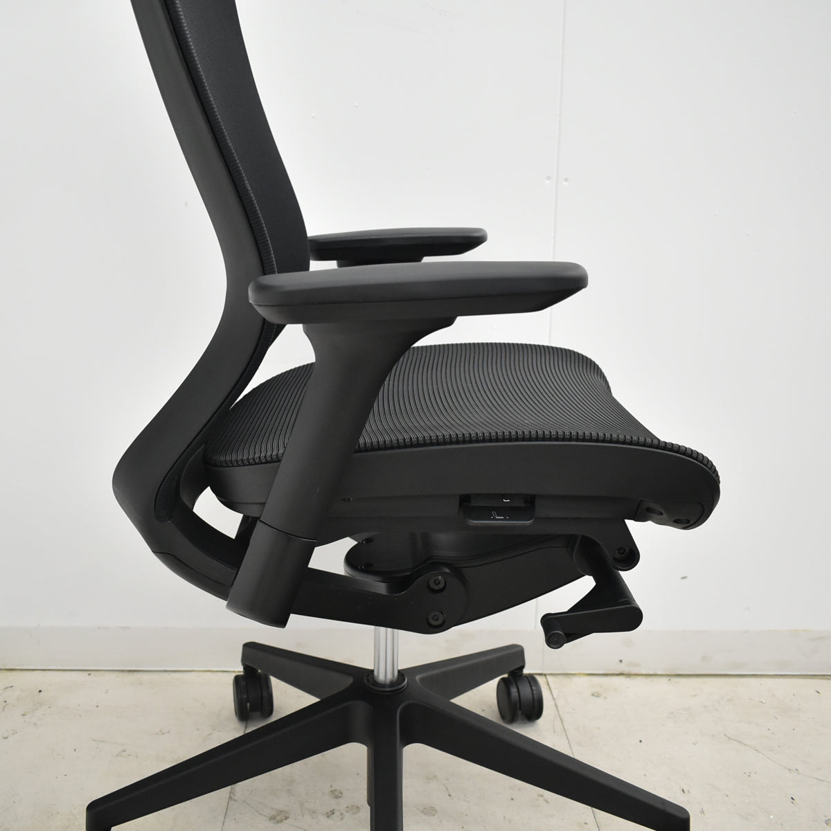 【中古】FURSYS　ファシス　T500　ハイバック　可動肘　2025110407【中古オフィス家具】