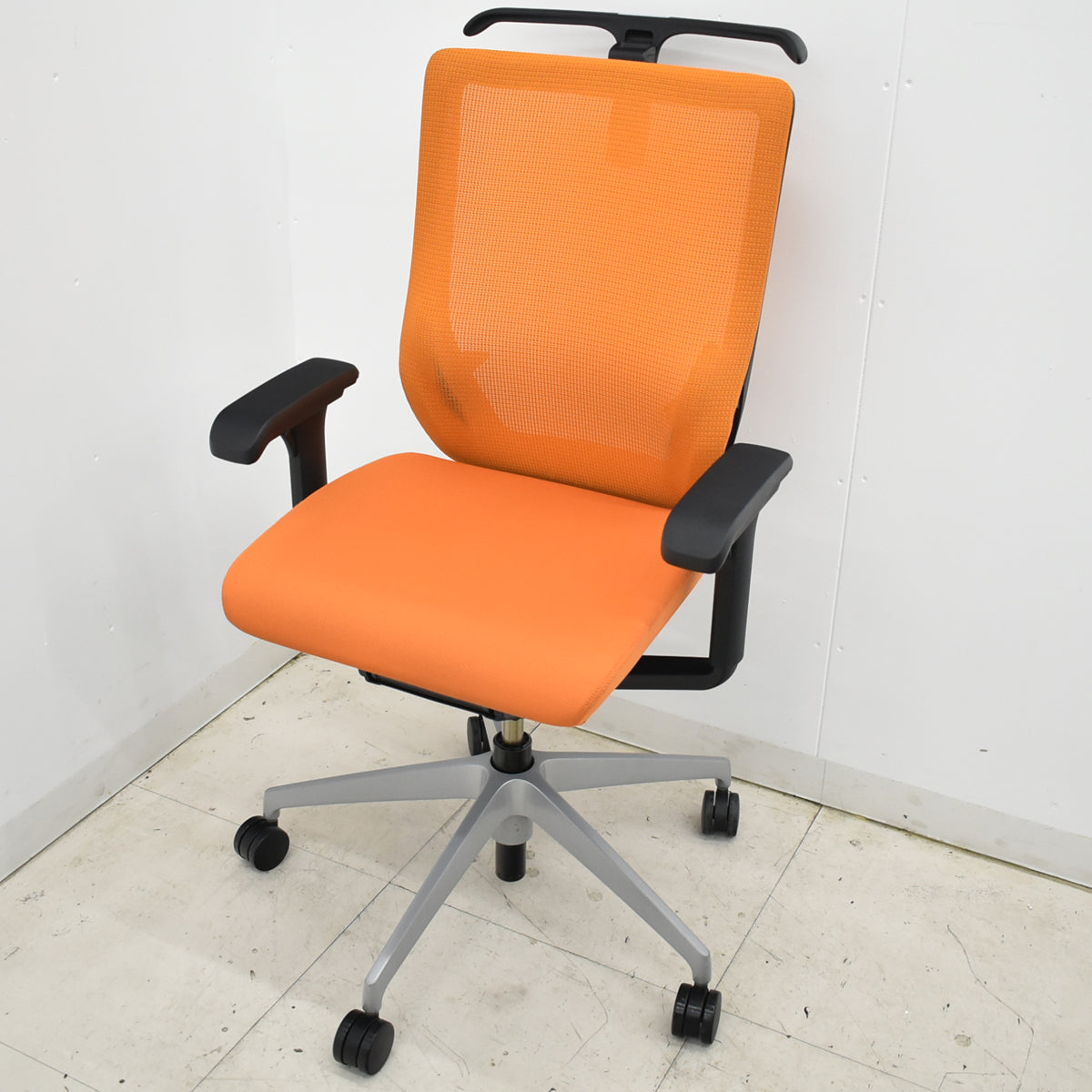 【中古】イトーキ　ミレッザ　ハイバック　可動肘　オートマチックランバーテンション　ハンガー　シルバー脚　2019年製　2025110408【中古オフィス家具】