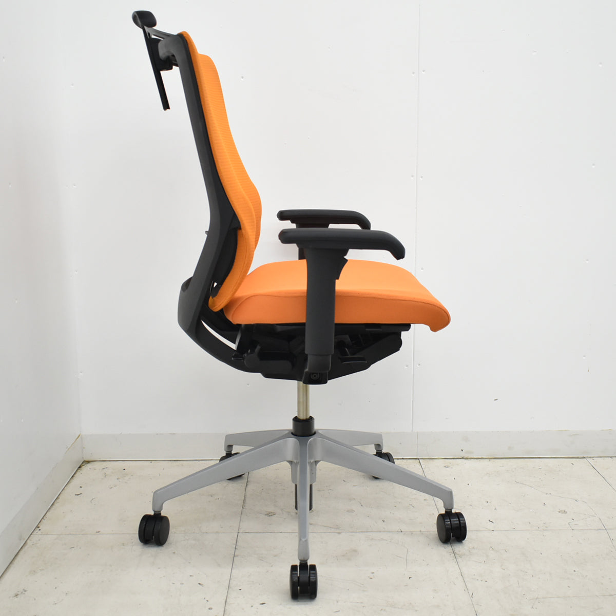 【中古】イトーキ　ミレッザ　ハイバック　可動肘　オートマチックランバーテンション　ハンガー　シルバー脚　2019年製　2025110408【中古オフィス家具】