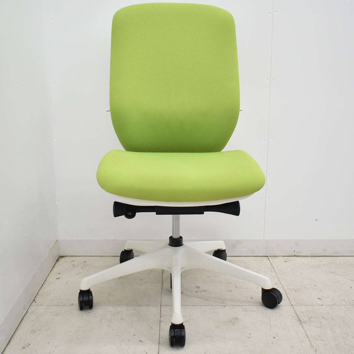 【中古】オカムラ　シルフィー　ハイバック　バックカーブアジャスト　前傾機能　2020年製　2025110409【中古オフィス家具】