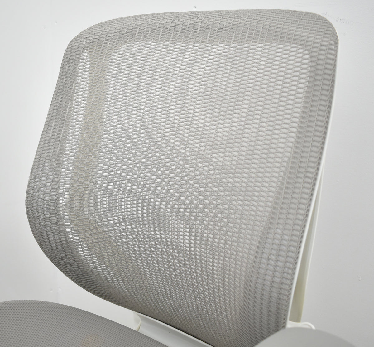 【中古】オカムラ　シルフィー　ローバック　固定肘　前傾機能　バックカーブアジャスト　2025110502【中古オフィス家具】