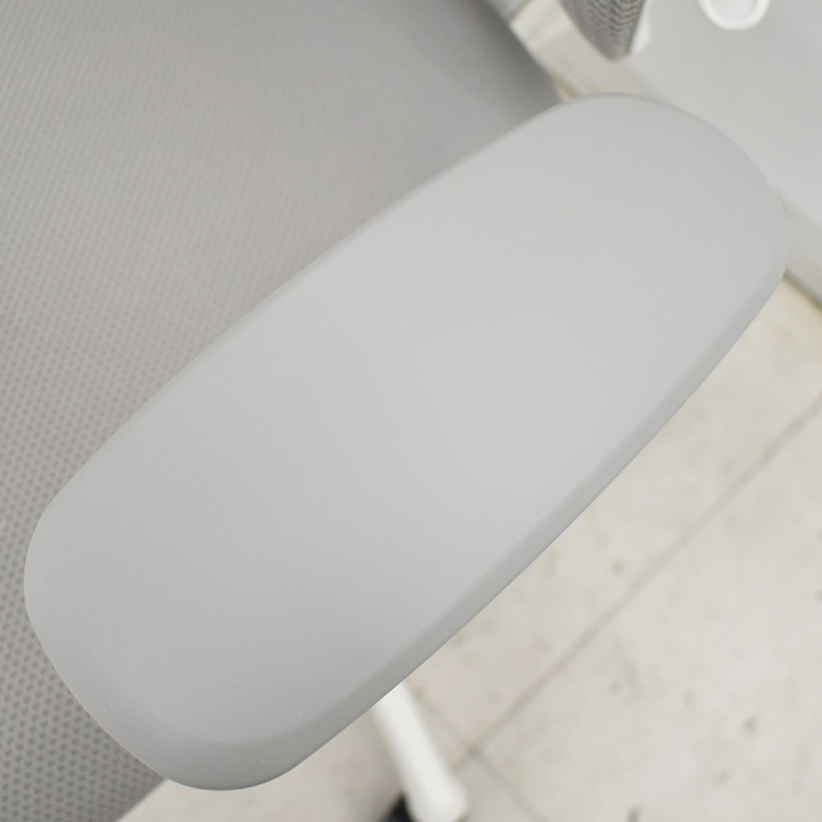 【中古】オカムラ　シルフィー　ローバック　固定肘　前傾機能　バックカーブアジャスト　2025110502【中古オフィス家具】