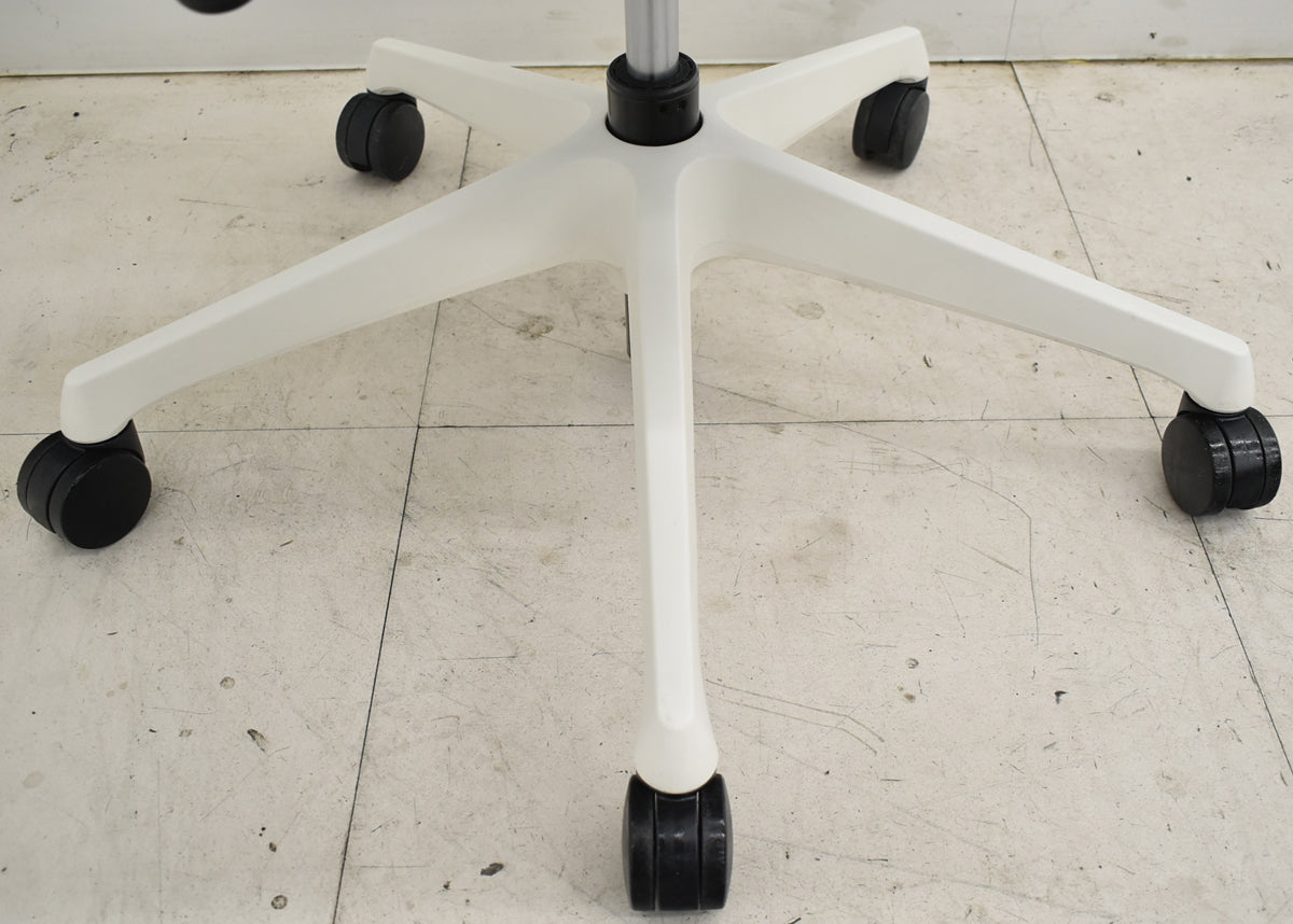 【中古】オカムラ　シルフィー　ローバック　固定肘　前傾機能　バックカーブアジャスト　2025110502【中古オフィス家具】