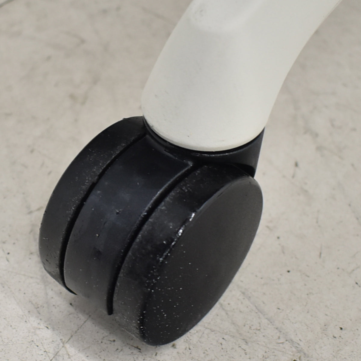 【中古】オカムラ　シルフィー　ローバック　固定肘　前傾機能　バックカーブアジャスト　2025110502【中古オフィス家具】