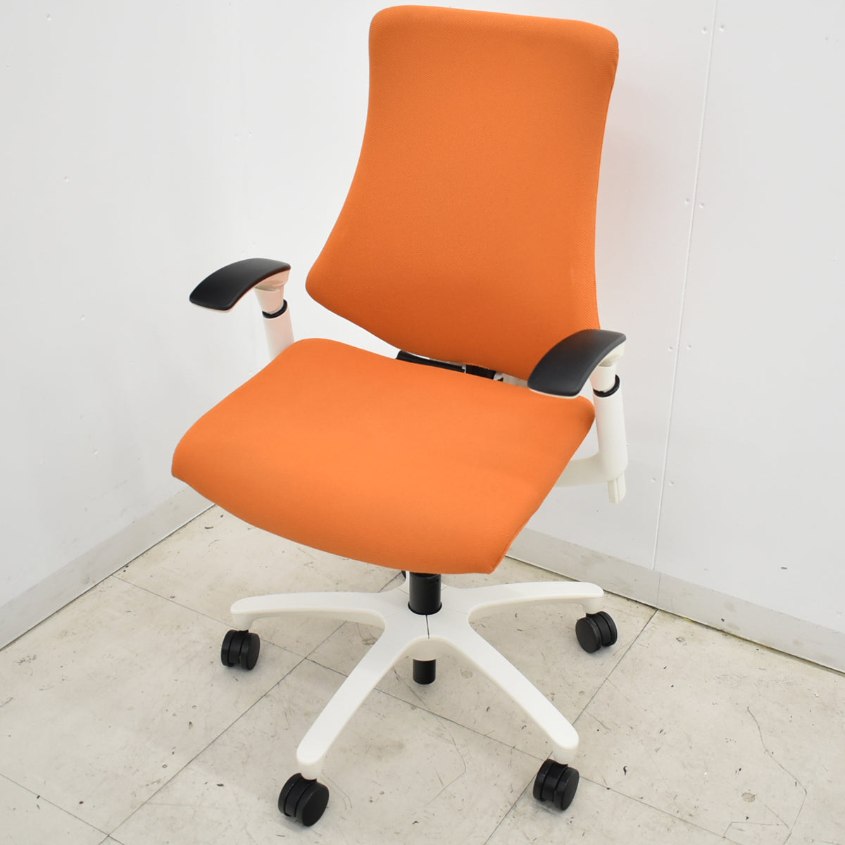 【中古】イトーキ　ｆ・エフチェア　ハイバック　可動肘　2025110503【中古オフィス家具】