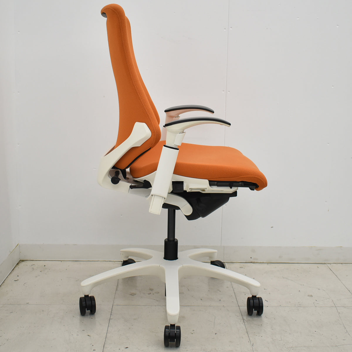 【中古】イトーキ　ｆ・エフチェア　ハイバック　可動肘　2025110503【中古オフィス家具】