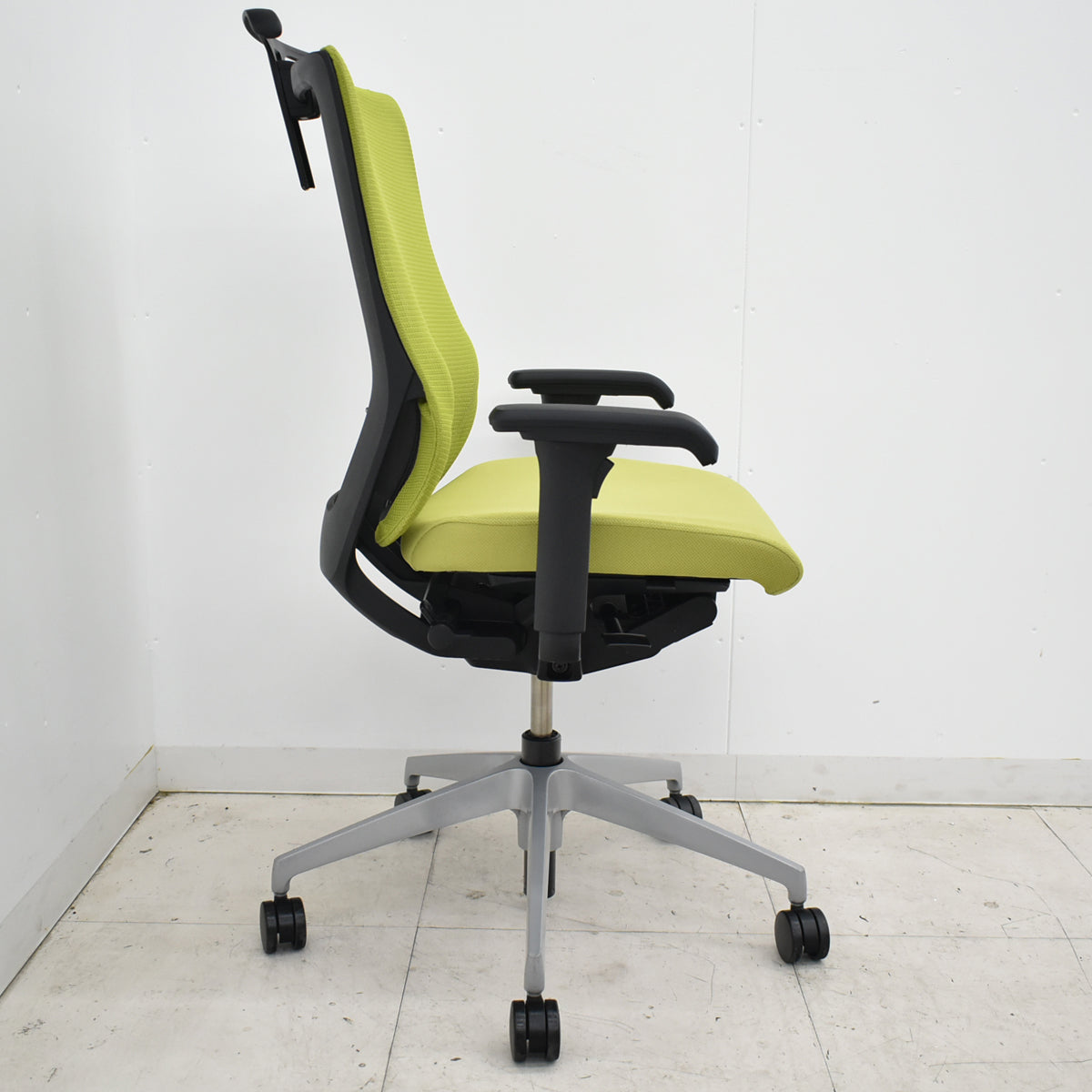 【中古】イトーキ　ミレッザ　ハイバック　可動肘　オートマチックランバーテンション　シルバー脚　2019年製　2025110504【中古オフィス家具】