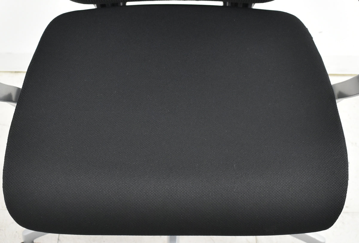 イトーキ　ミレッザ　ハイバック　マネージメント　固定肘　シルバー脚　2018年製　2025110505【中古オフィス家具】【中古】