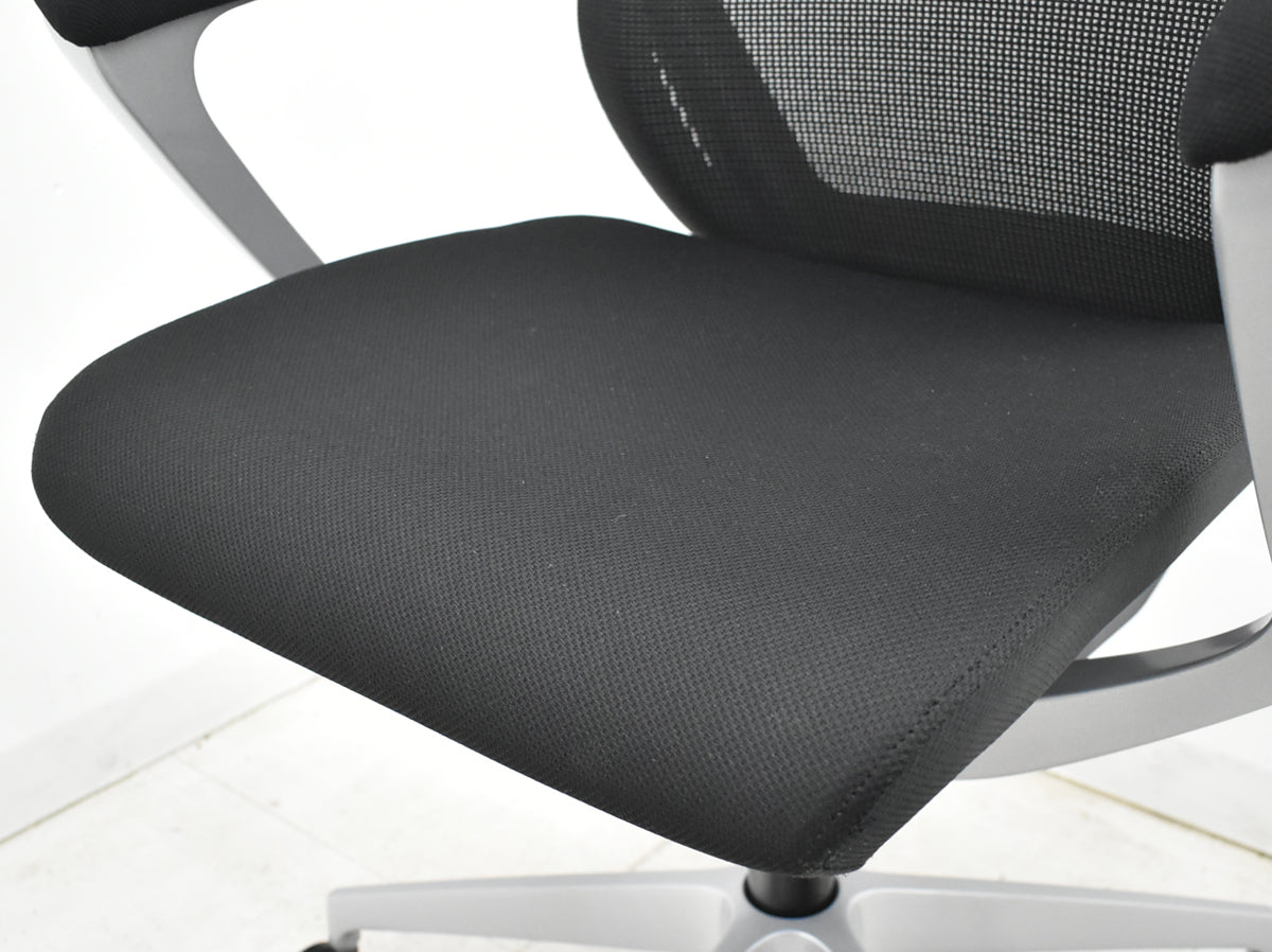 イトーキ　ミレッザ　ハイバック　マネージメント　固定肘　シルバー脚　2018年製　2025110505【中古オフィス家具】【中古】