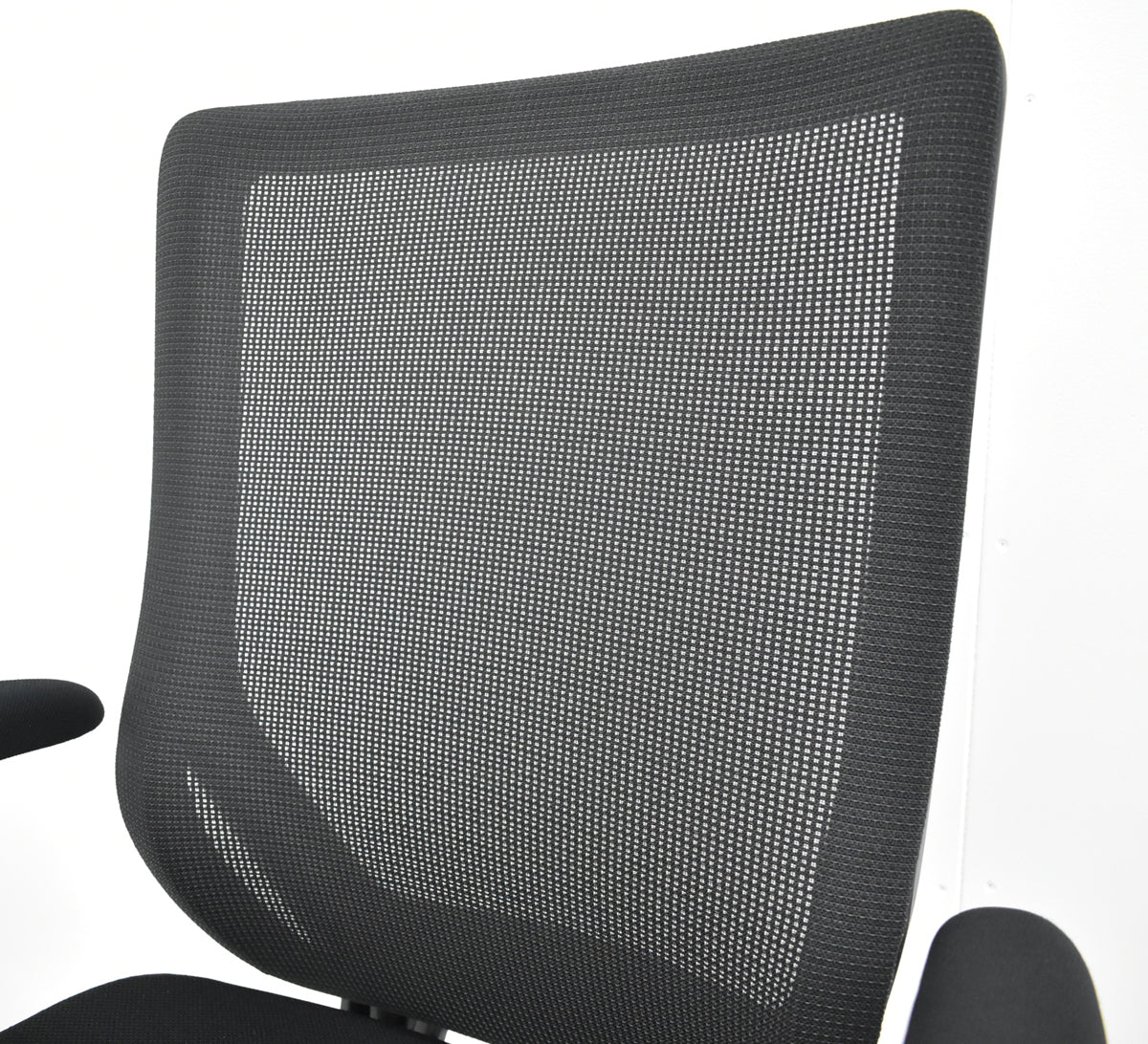 イトーキ　ミレッザ　ハイバック　マネージメント　固定肘　シルバー脚　2018年製　2025110505【中古オフィス家具】【中古】