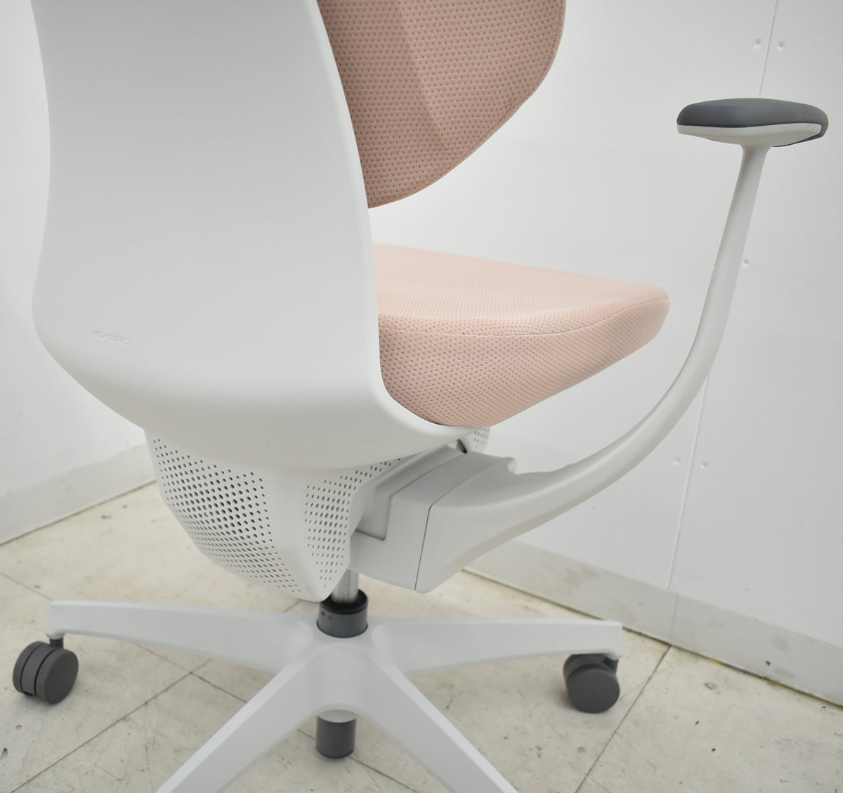 【中古】コクヨ　イング　固定肘　バーチカルタイプ　2021年製　2025110506【中古オフィス家具】