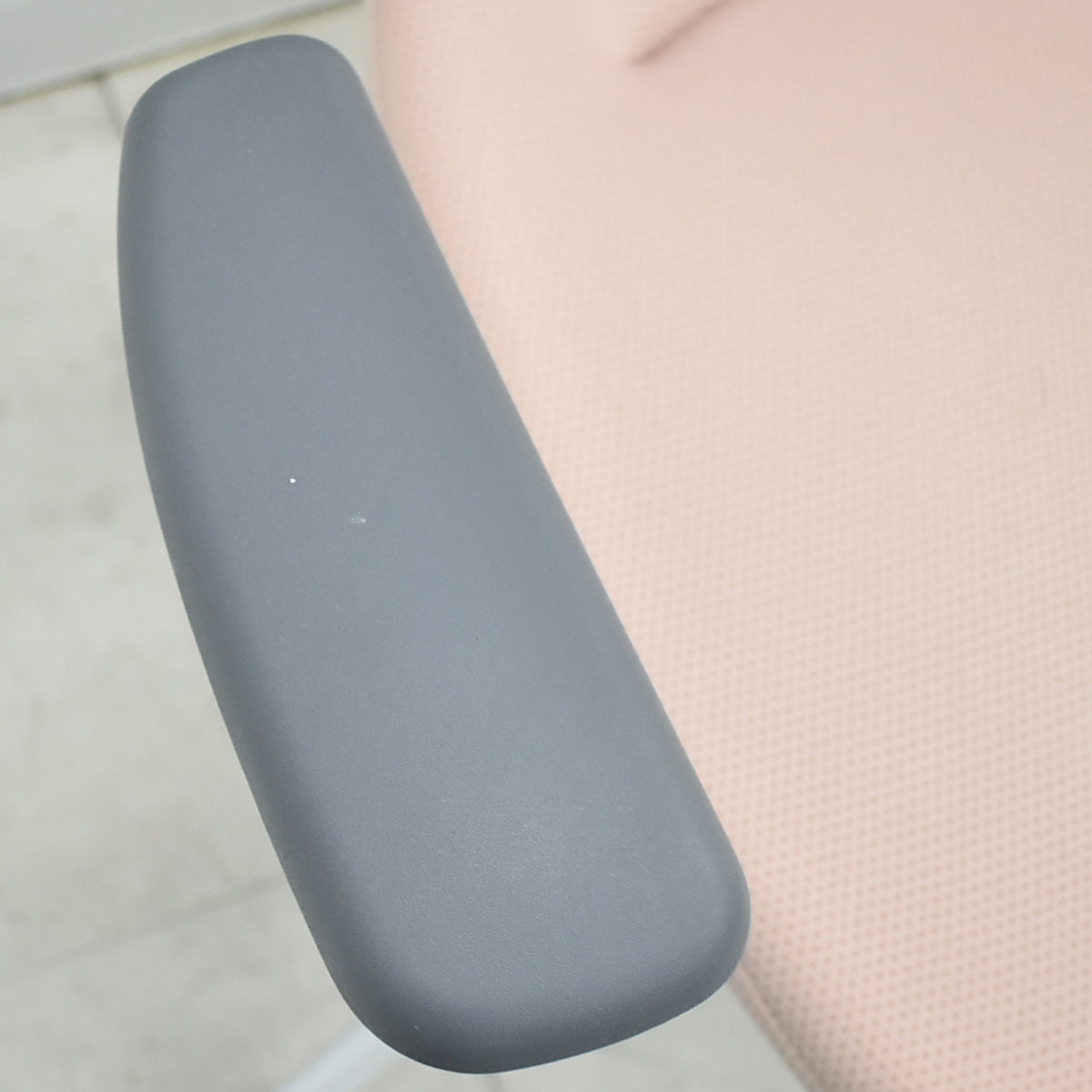 【中古】コクヨ　イング　固定肘　バーチカルタイプ　2021年製　2025110506【中古オフィス家具】