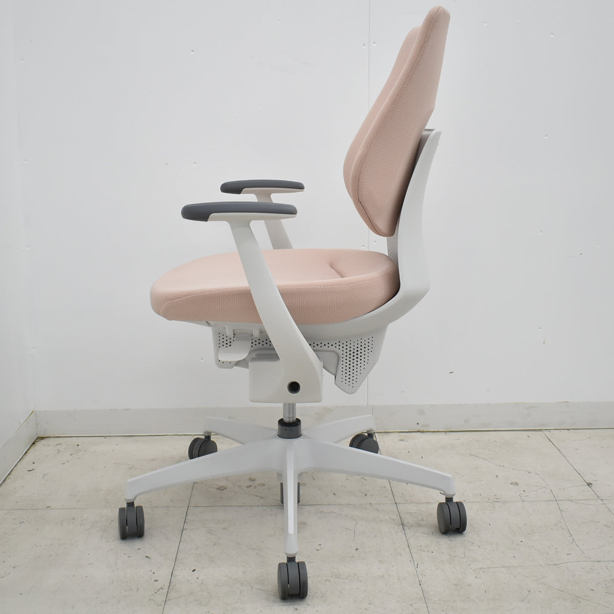 【中古】コクヨ　イング　固定肘　バーチカルタイプ　2021年製　2025110506【中古オフィス家具】