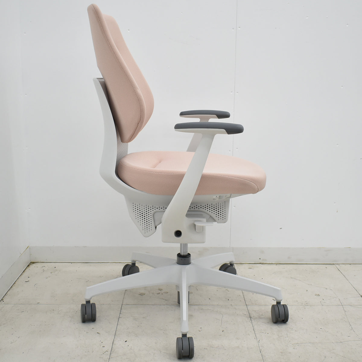 【中古】コクヨ　イング　固定肘　バーチカルタイプ　2021年製　2025110506【中古オフィス家具】