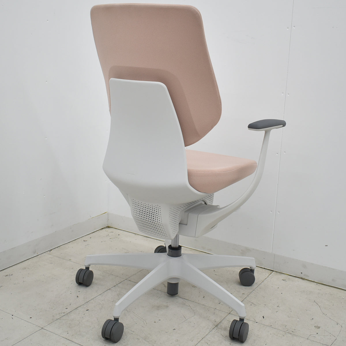 【中古】コクヨ　イング　固定肘　バーチカルタイプ　2021年製　2025110506【中古オフィス家具】