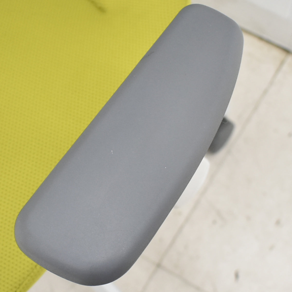 【中古】コクヨ　イング　固定肘　バーチカルタイプ　2025110507【中古オフィス家具】